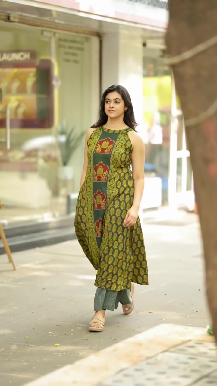 Women’s Printed Sleeveless Kurta Pant Set for Women | Stylish Ethnic Fusion Long Kurti Set