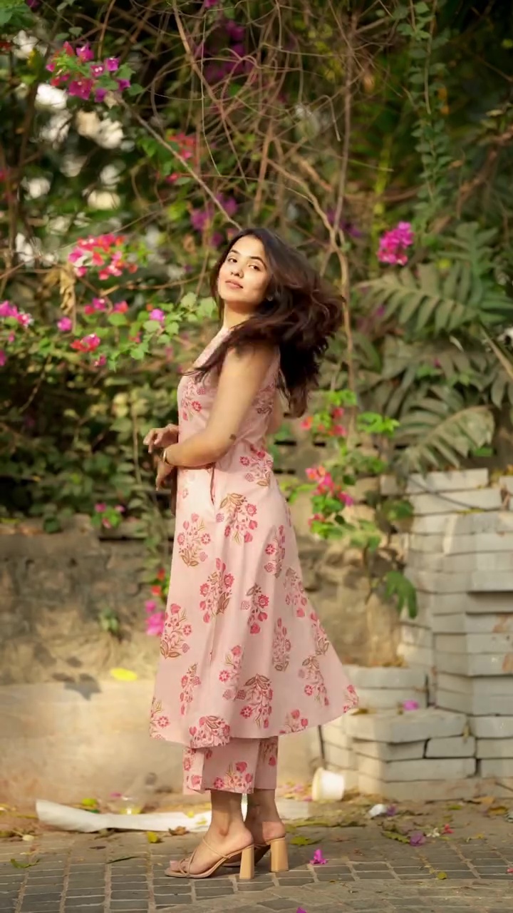 Women’s Floral Printed Sleeveless Kurta Pant Set | Elegant Casual & Ethnic Wear for Women